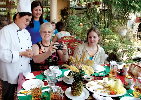 Nhà hàng cung đình Tịnh Gia Viên